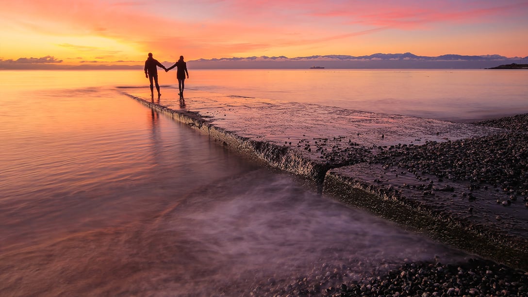 plan-travel-resources-lgbtq-travel-ross-bay-couple-sunset